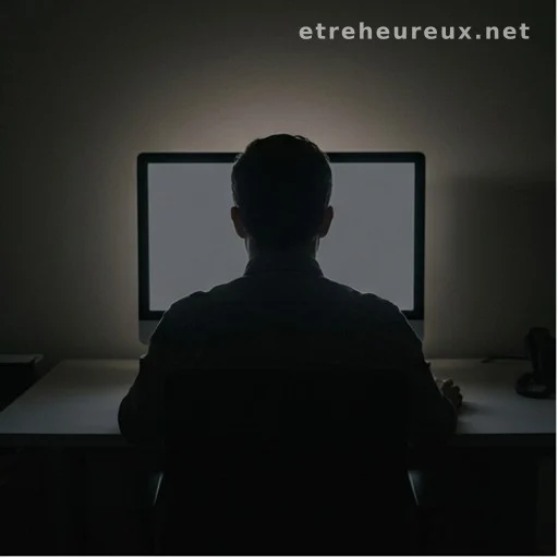 Silhouette de journaliste de dos devant un écran vide
