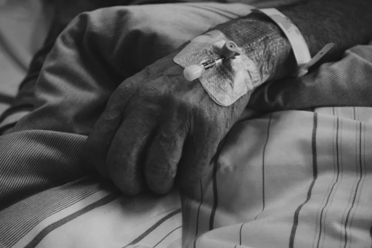 three-signs-your-elderly-parent-may-be-nearing-the cover