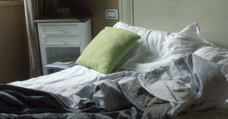 why-people-who-never-make-their-bed-may-be-wired-d cover